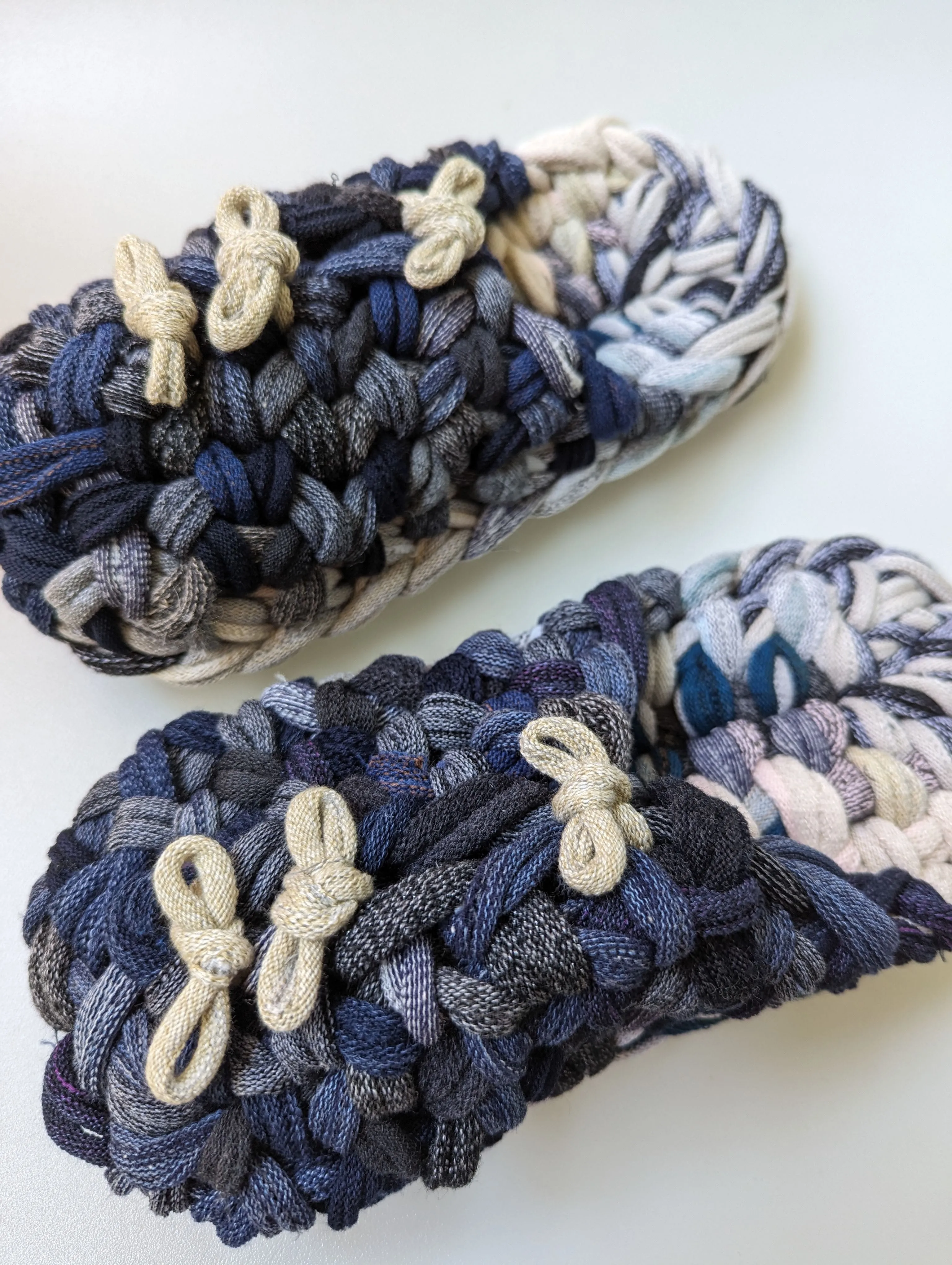 Medium | Knit up-cycle slippers 2024-M49 [Medium]