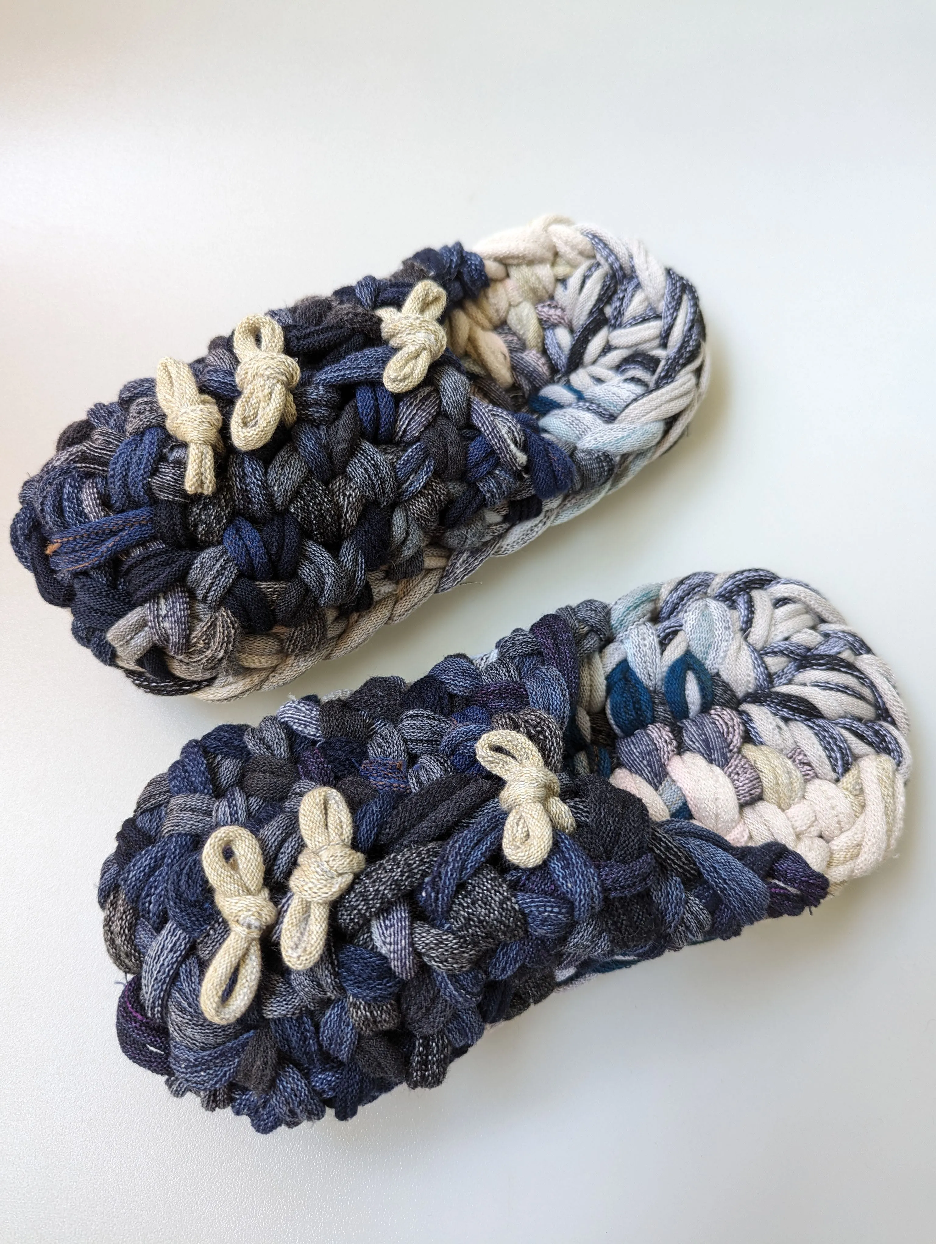 Medium | Knit up-cycle slippers 2024-M49 [Medium]